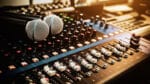 Location matériel audiovisuel professionnel pour événement au Maroc – caméras, micros, sonorisation et projection