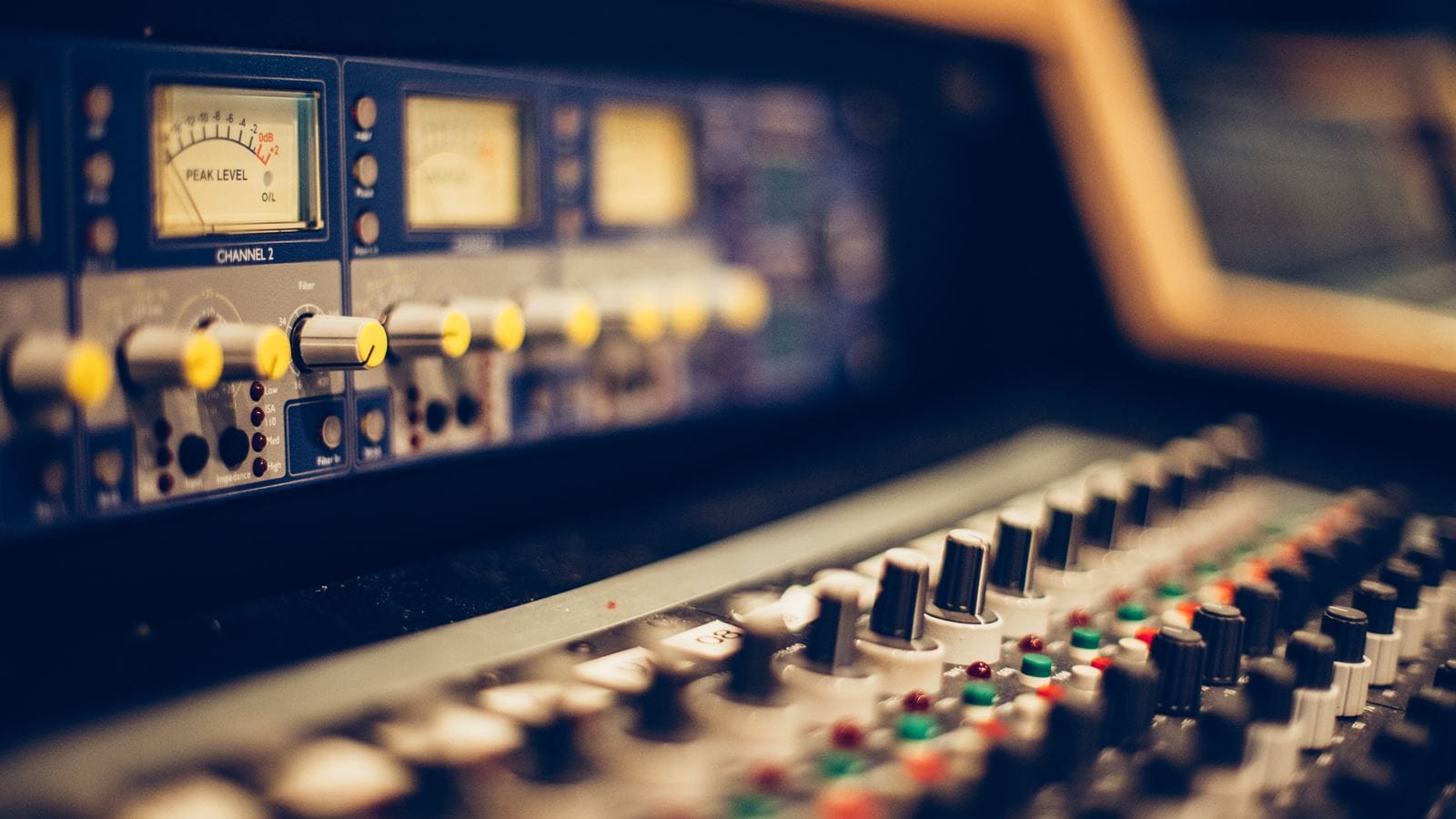 Sonorisation et Captation Audio | Location audiovisuelle pour événements professionnels au Maroc Location de sonorisation et captation audio pour événement professionnel au Maroc