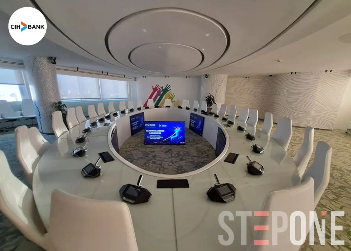 Salle de conseil CIH Bank équipée en visioconférence par StepOne