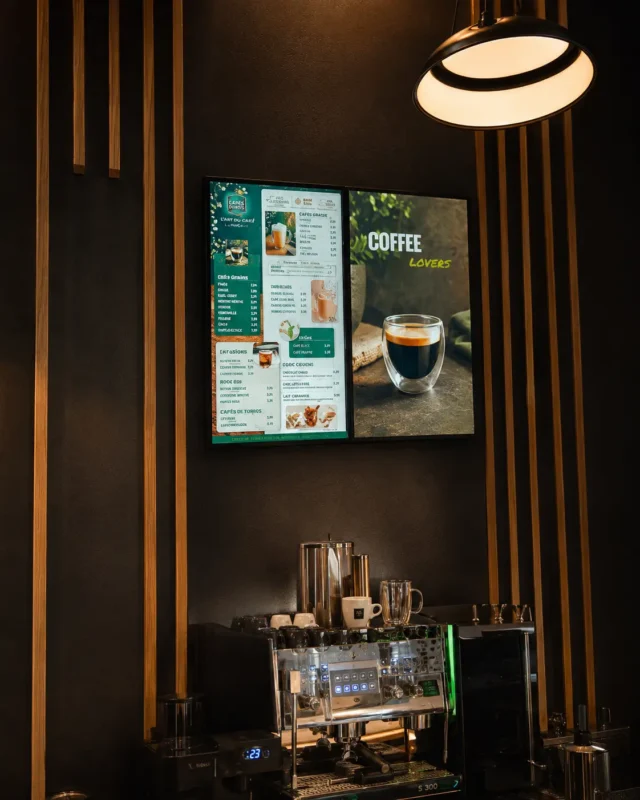 Menu boards d’affichage dynamique installés chez Les Cafés Dubois