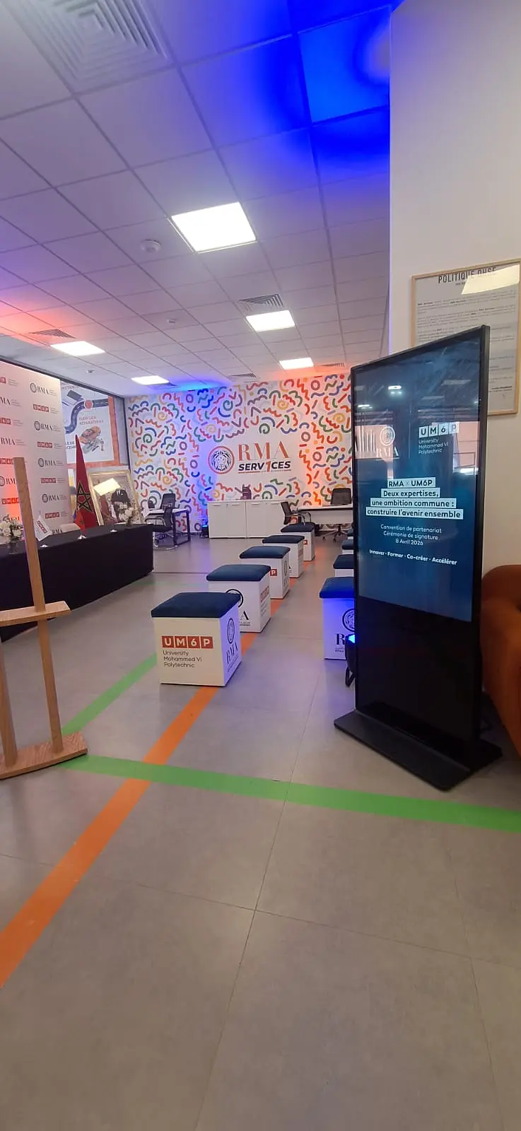 realisation location totem interactif evenement maroc | Location de Totem Interactif et Borne Tactile au Maroc Totem digital en location installé pour un événement professionnel au Maroc